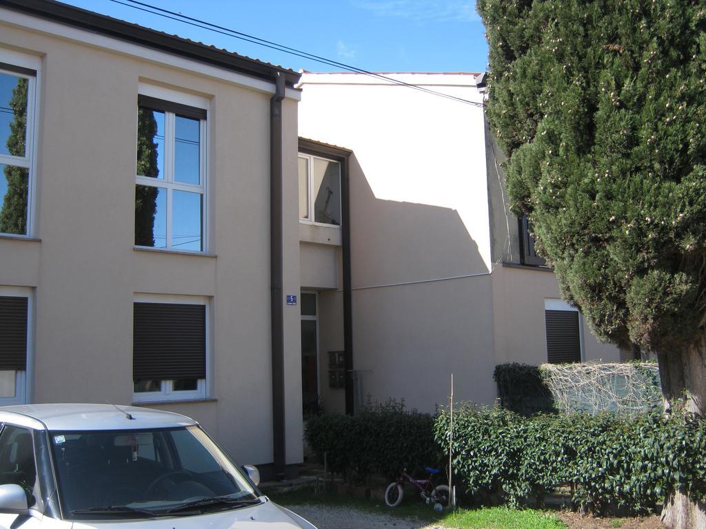 Apartmani Slavulj 法扎纳 外观 照片