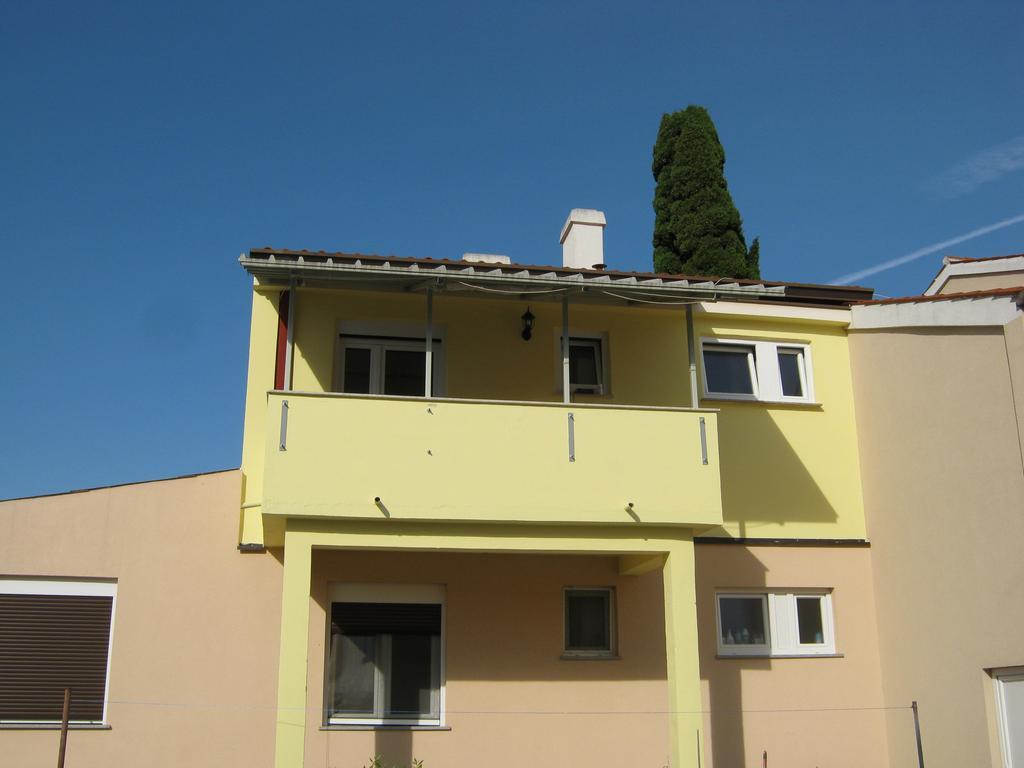 Apartmani Slavulj 法扎纳 外观 照片